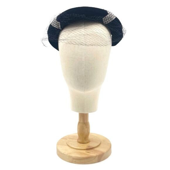 Vintage 1950s Black Velvet Evening Hat Beret Cap Rhinestone Clip With Mesh Veil - Picture 2 of 10